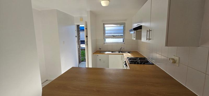 2 Bedroom Property for Sale in Oakglen Western Cape